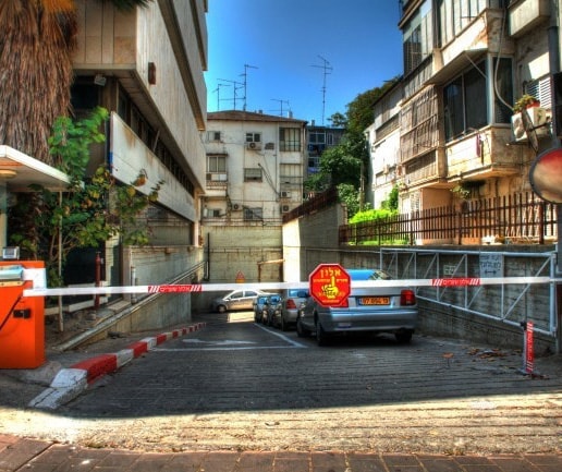 מחסום זרוע מתקפלת